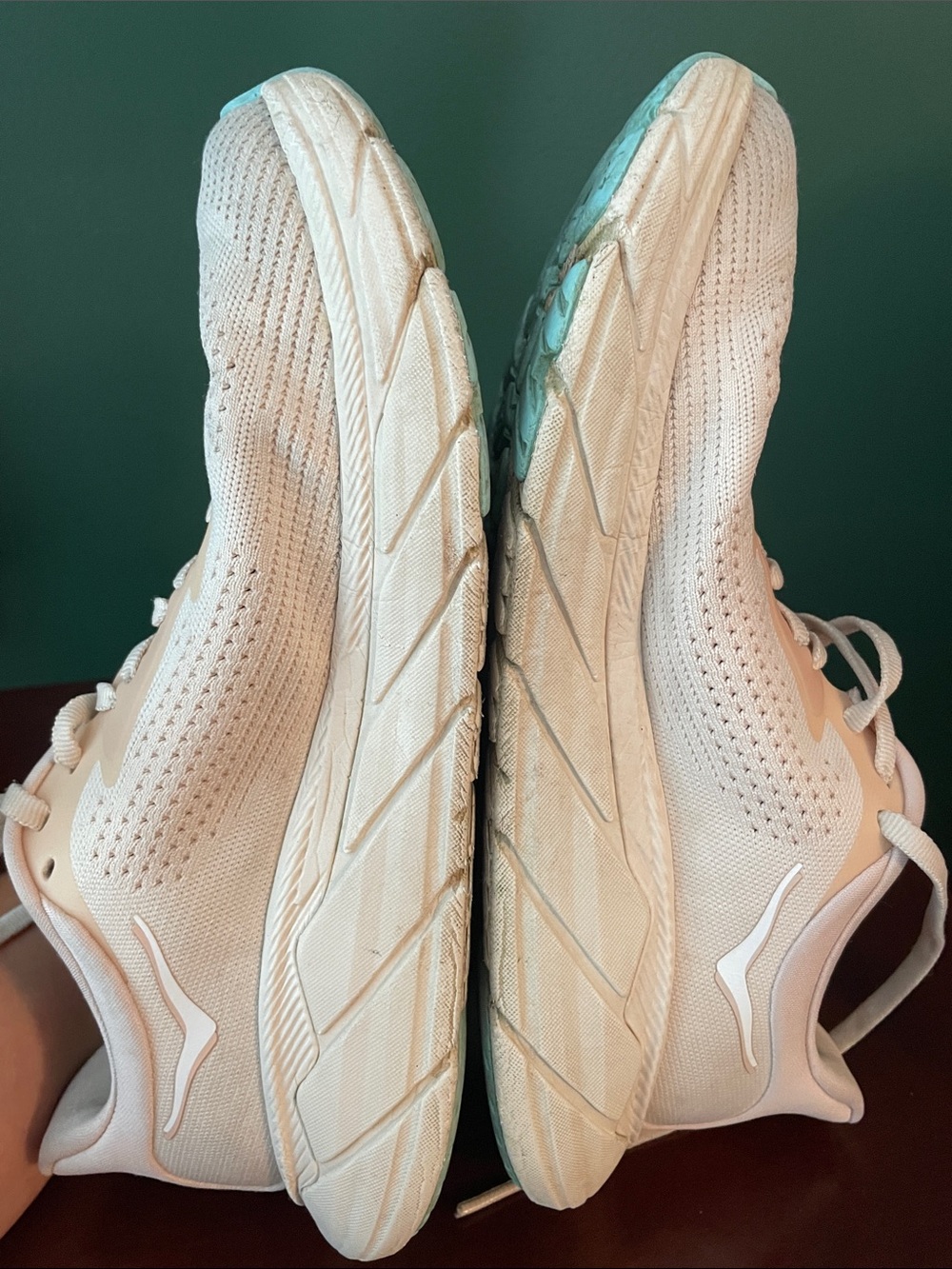 Hoka Arahi 7 Athletic Running Shoes - Picture 6 of 6